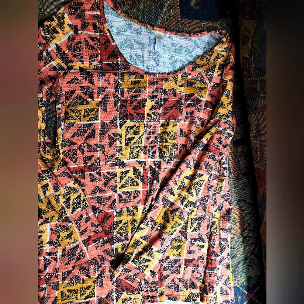 Lula Roe Lomg sleeve Shirt